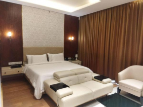 Luxury Studio Apartment attached to Leela Hotel